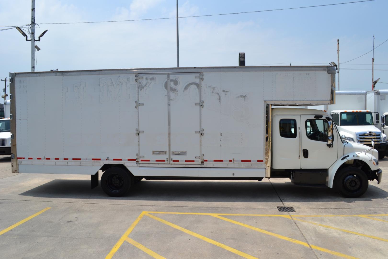 2016 WHITE /GRAY FREIGHTLINER M2-106 with an CUMMINS B6.7L 260HP engine, ALLISON 2500RDS AUTOMATIC transmission, located at 9172 North Fwy, Houston, TX, 77037, (713) 910-6868, 29.887470, -95.411903 - Photo#3